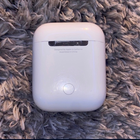 AIRPODS CASE(no airpods)CHEAP !! IN GOOD CONDITION - Picture 3 of 5